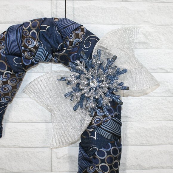 HAND CRAFTED Candy Cane Christmas Wall Art Wreath Decor Upcycled Neckties Blue - Picture 2 of 10